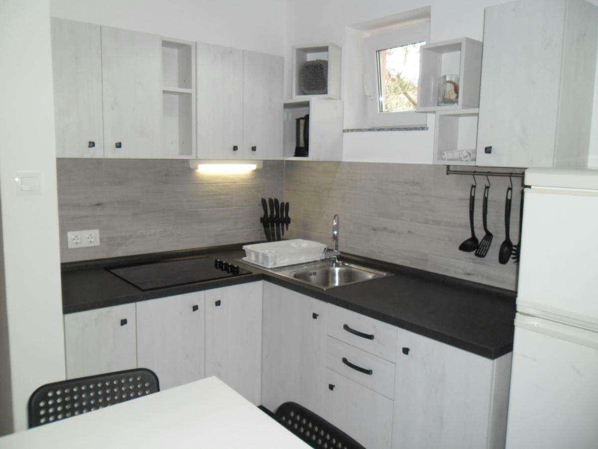 Apartmani Nena Povljana Exterior photo