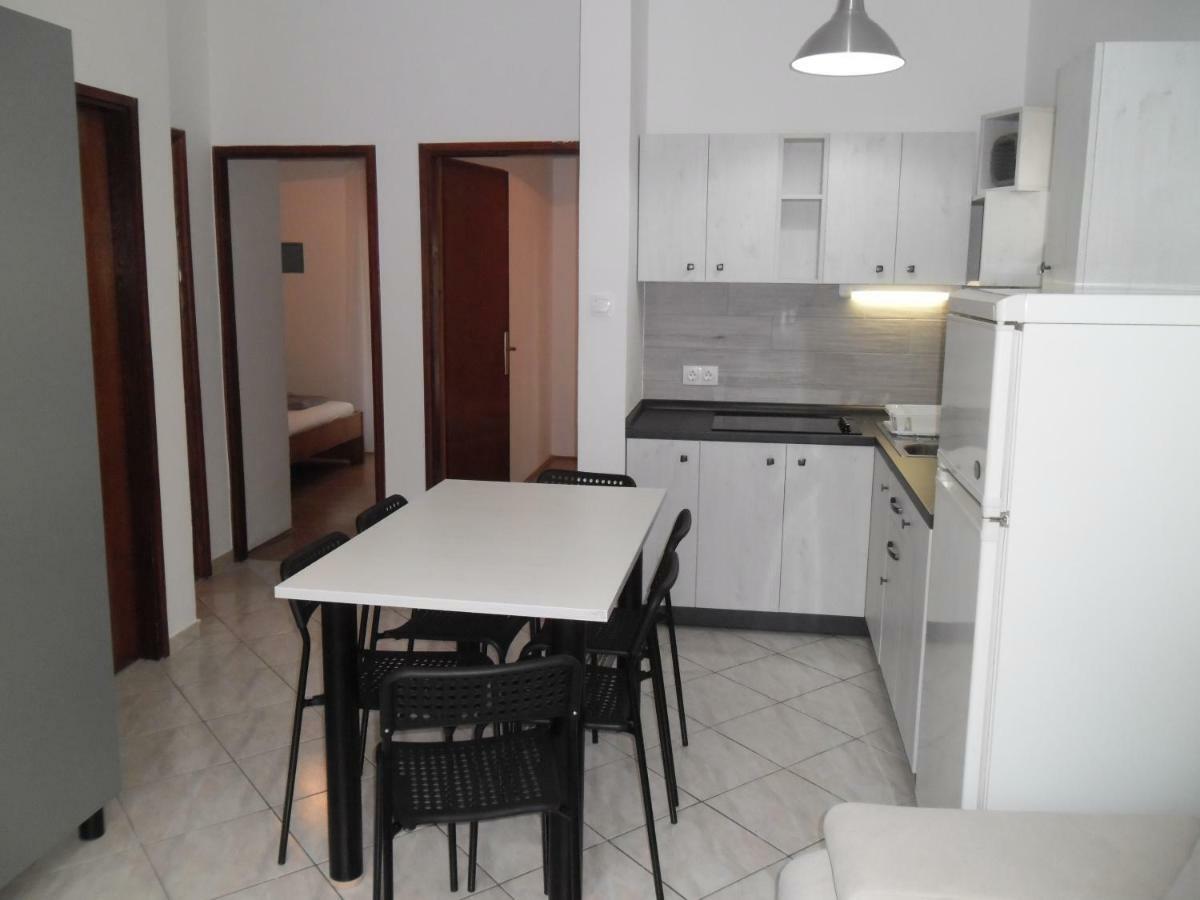 Apartmani Nena Povljana Exterior photo