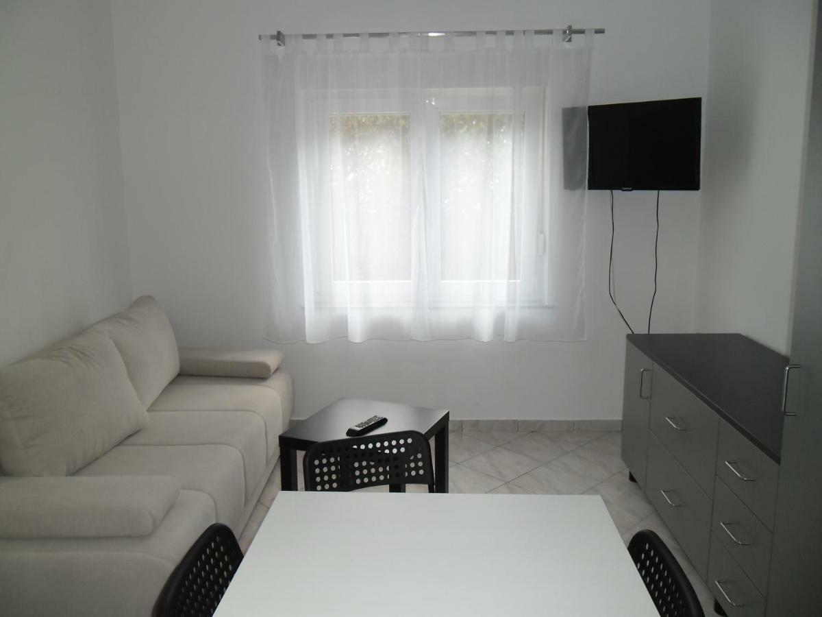 Apartmani Nena Povljana Exterior photo